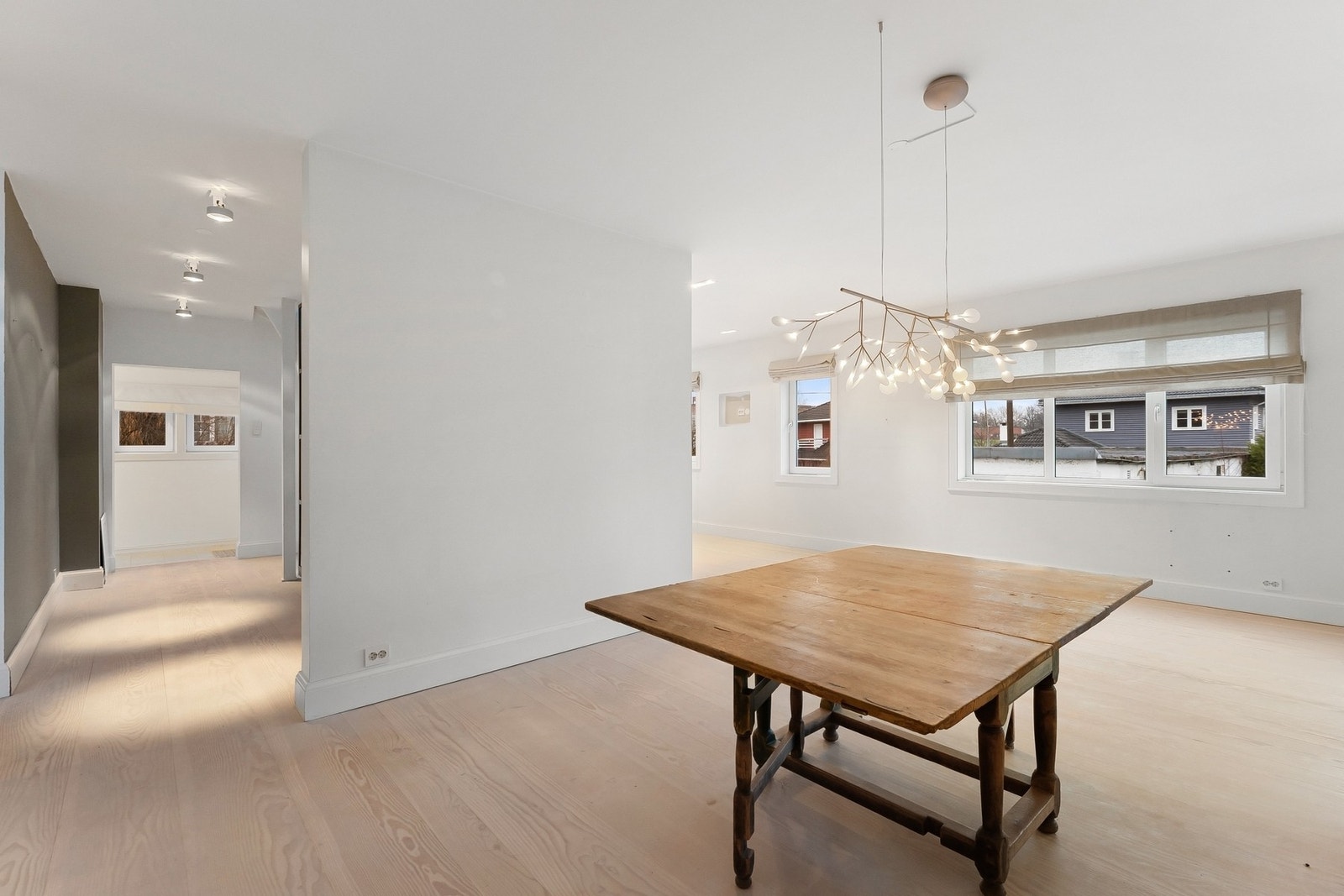 God takhøyde på 2,62 meter i spisestue/kjøkken. Galleribilde