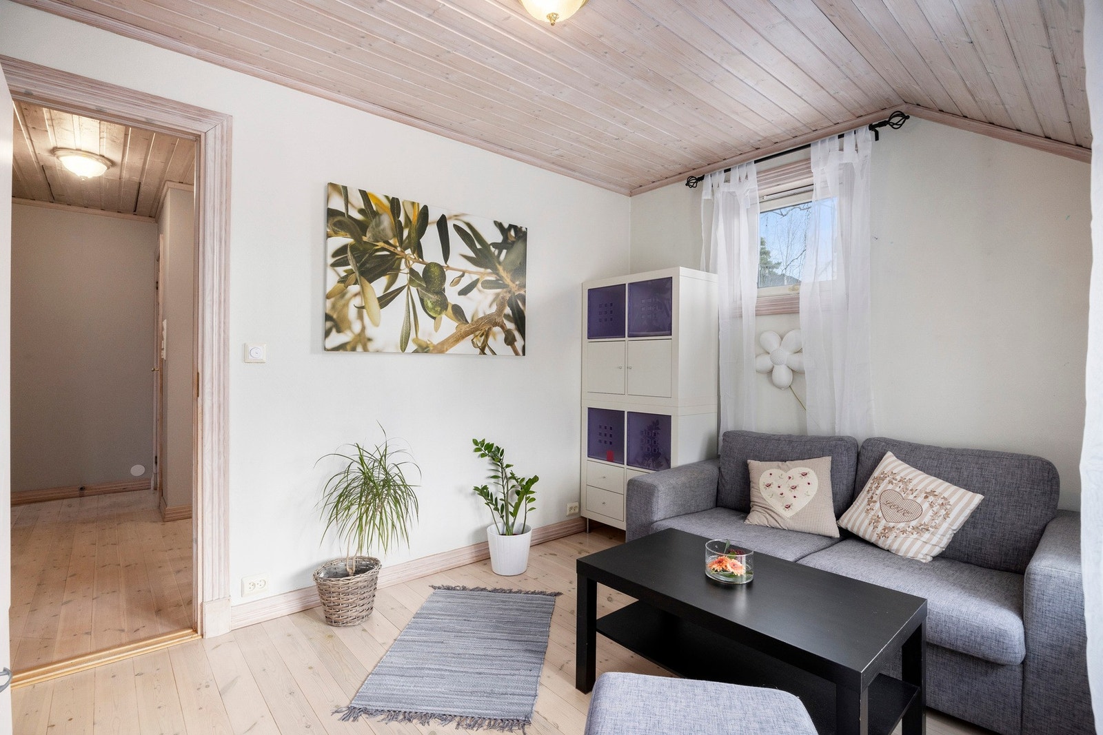 Det tredje rommer er av meget god størrelse og har et tilknyttet rom hvor sengen med fordel kan plasseres. Galleribilde