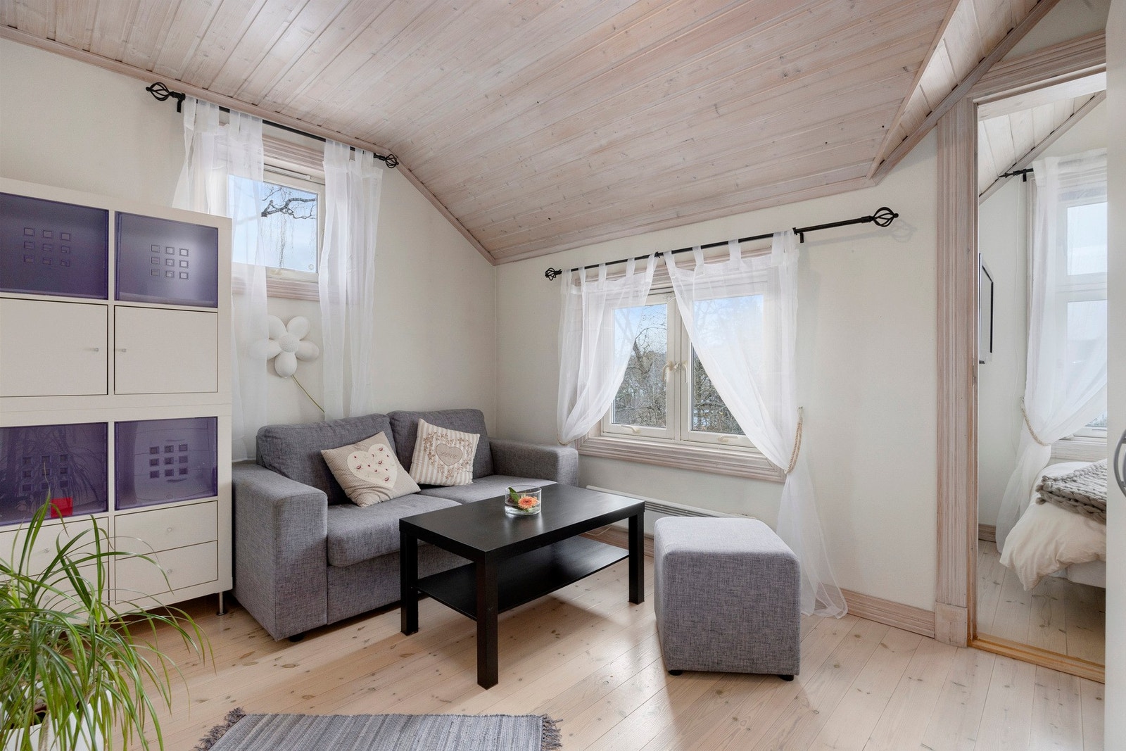 Dette rommet er fleksibelt og kan enkelt benyttes som et ekstra soverom, kontor eller lekerom etter behov. Galleribilde