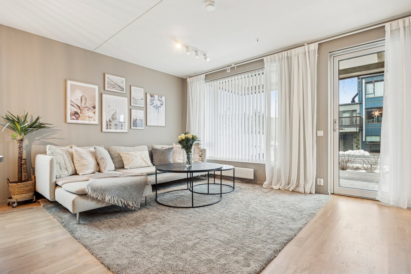 Leiligheten er på hele 76kvm med egen markterrasse og parkering. Galleribilde