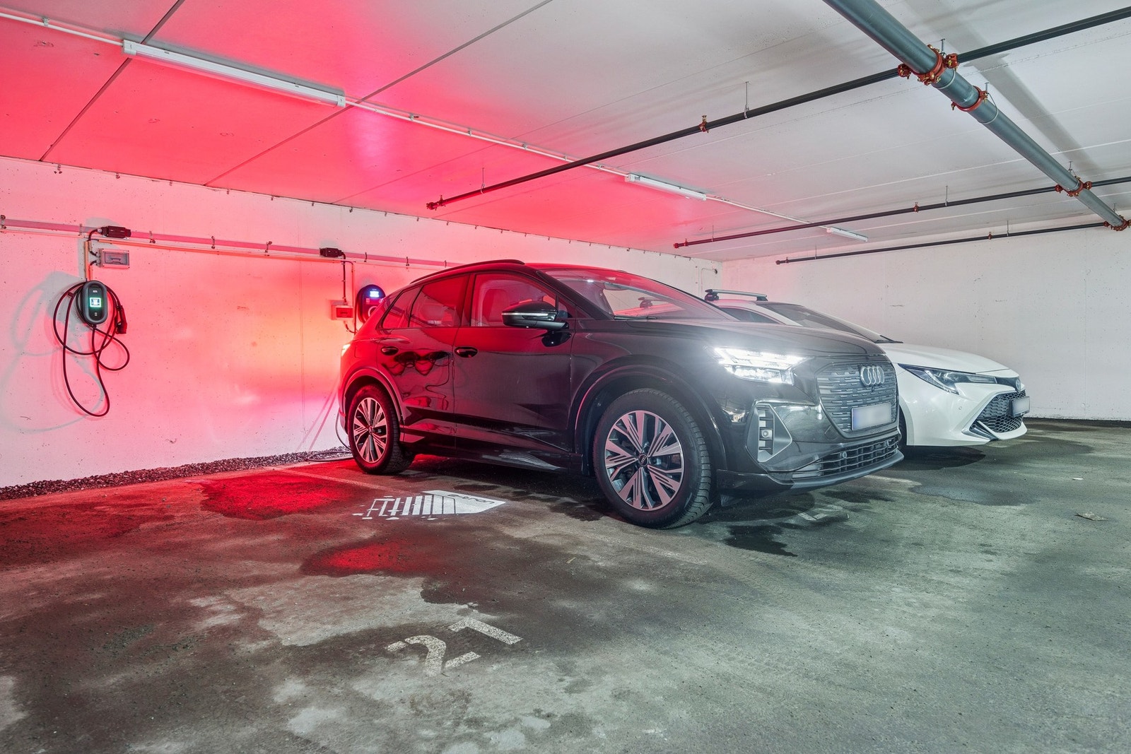 Leiligheten disponerer 1 parkeringsplass i felles parkeringskjeller. Galleribilde