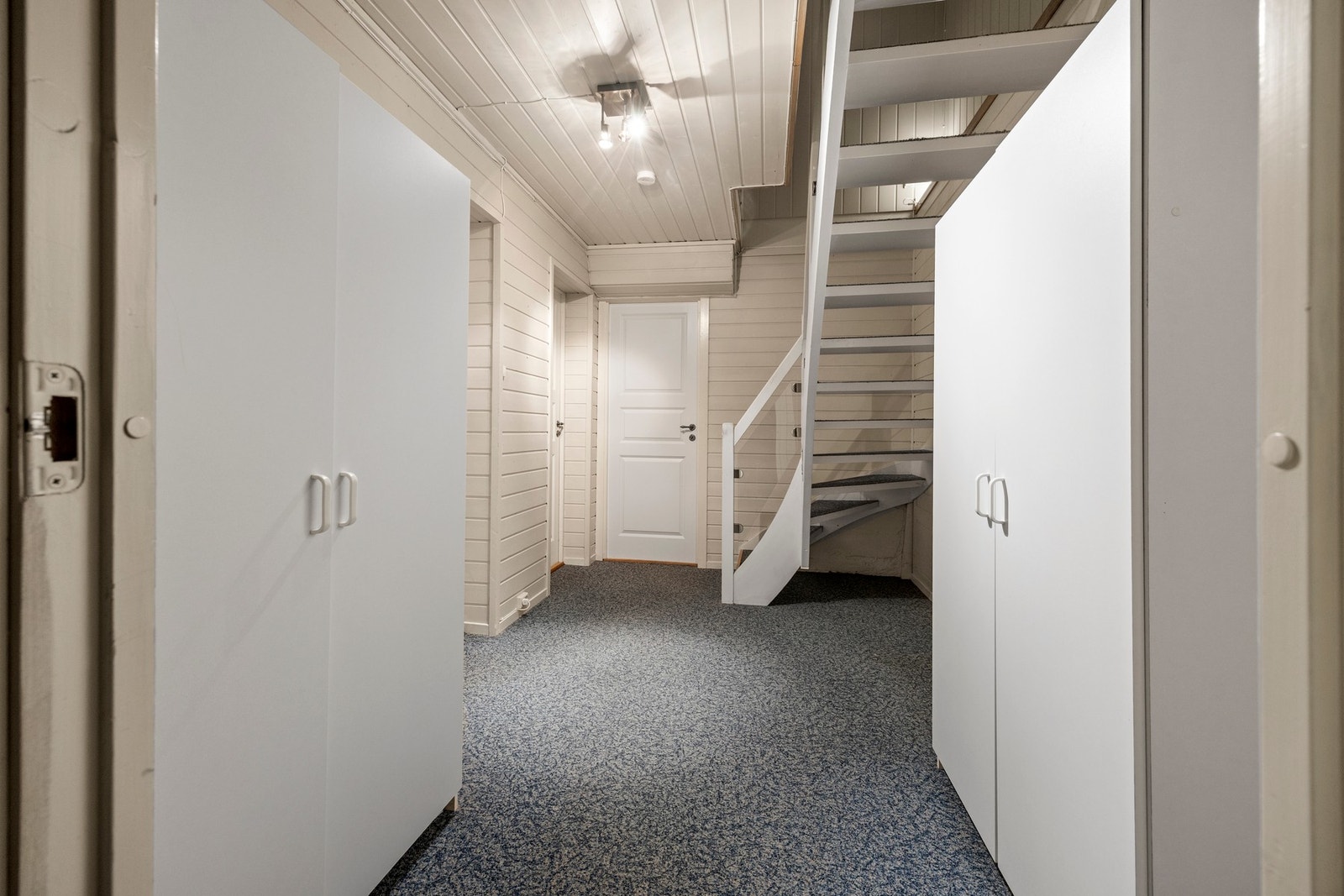 Gang i underetasje - 9 kvm. Galleribilde