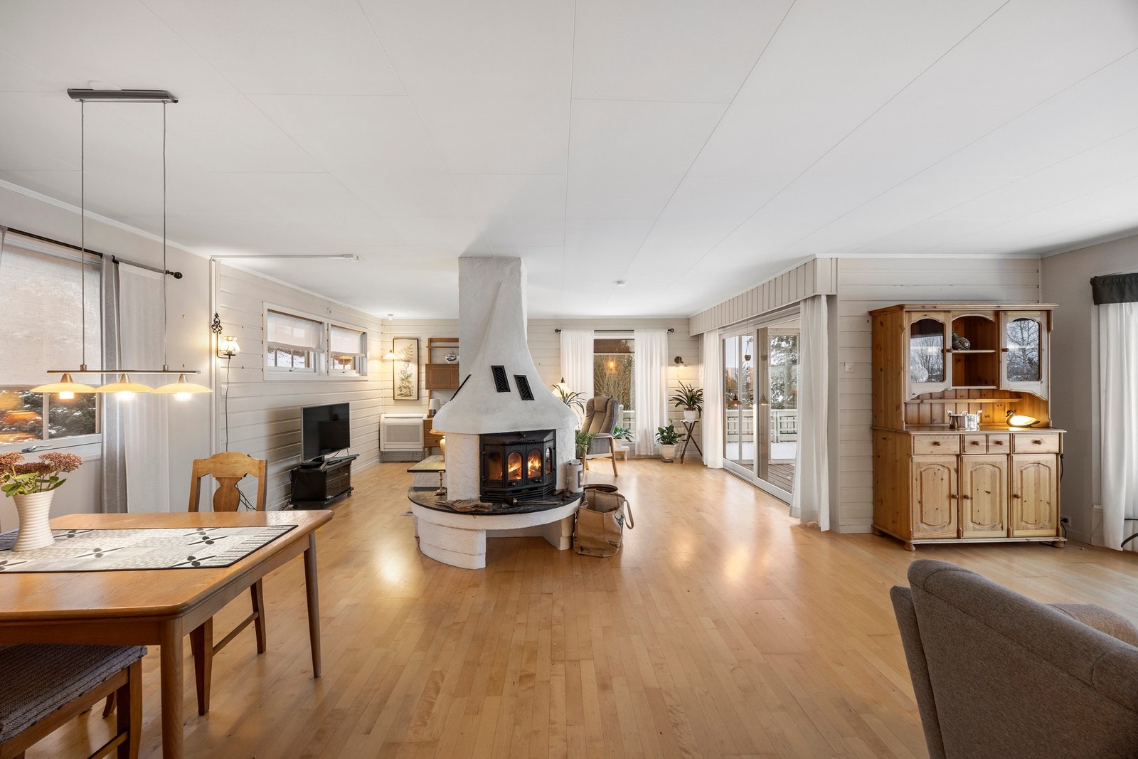 Stue og spisestue måler til sammen 60 kvm Galleribilde