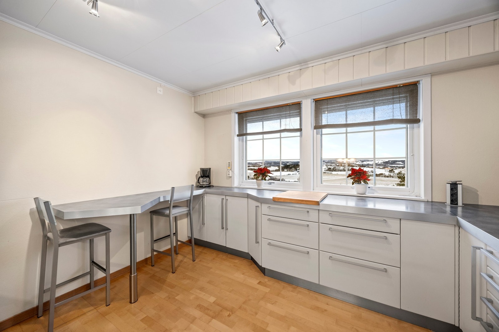 Forlenget benkeplate med sitteplasser Galleribilde