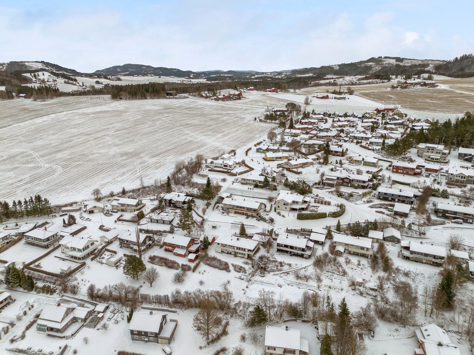 Barnevennlig beliggenhet med barnehage og skole i gangavstand Galleribilde