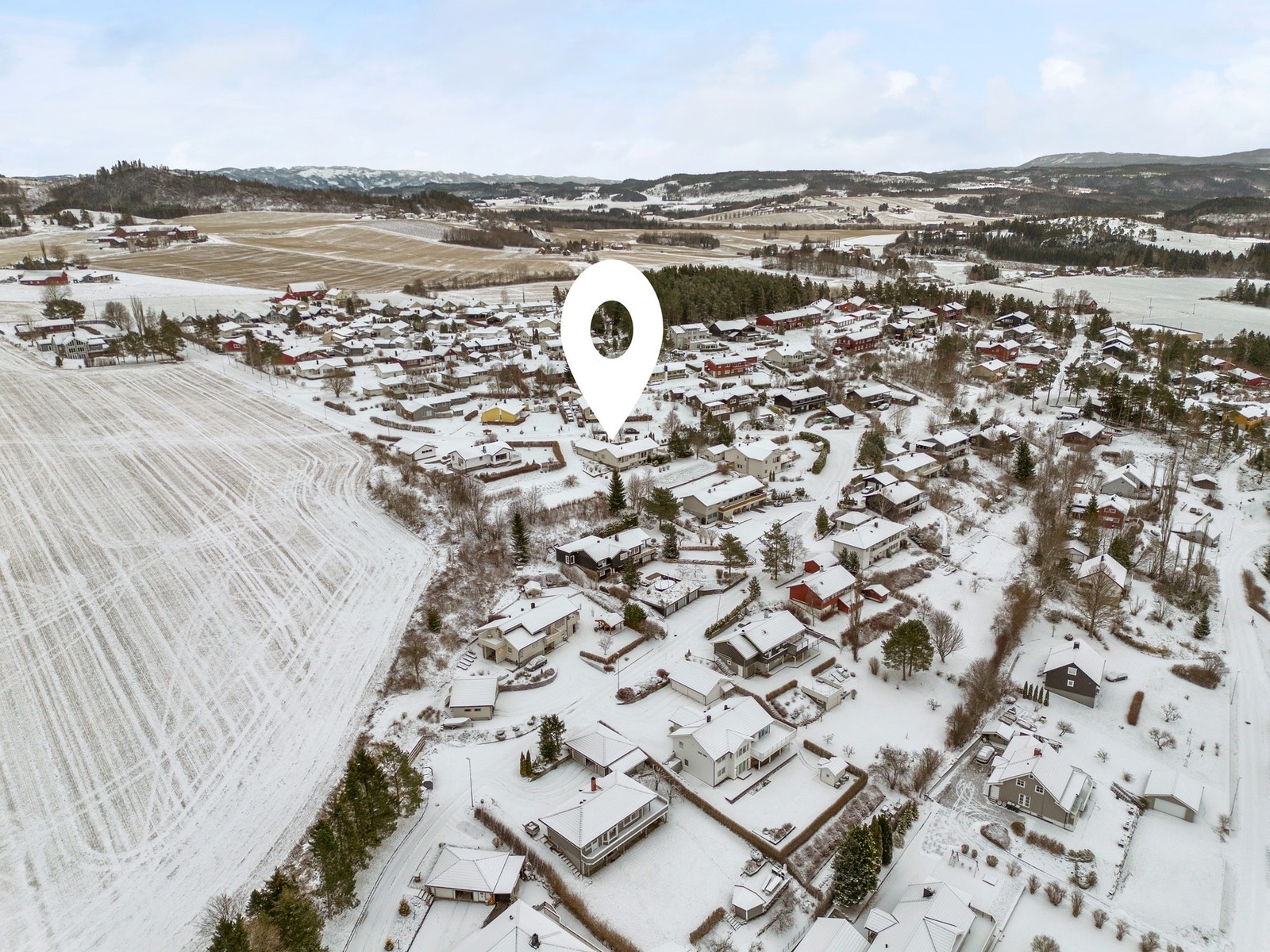 Attraktiv beliggenhet på Mære med gangavstand til barnehage, barneskole, idrettsanlegg og butikk! Galleribilde