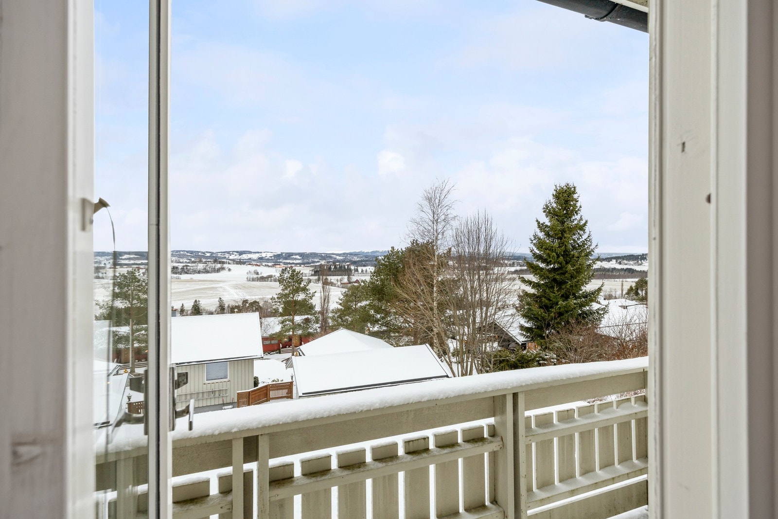 Fra stuen er det utgang til terrasse Galleribilde