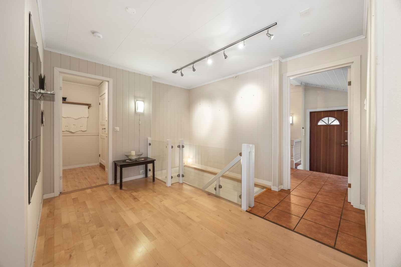 Gang med trapp ned til underetasje Galleribilde