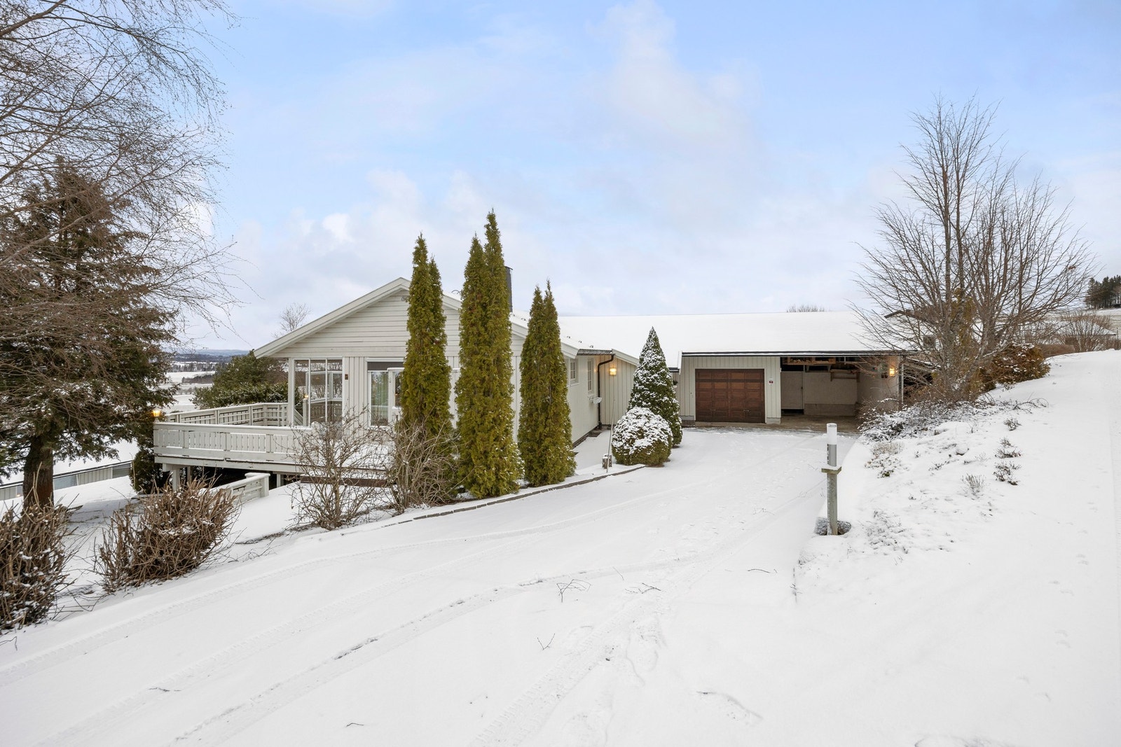 Innholdsrik enebolig med garasje og carport! Ny taktekking i 2018! Galleribilde