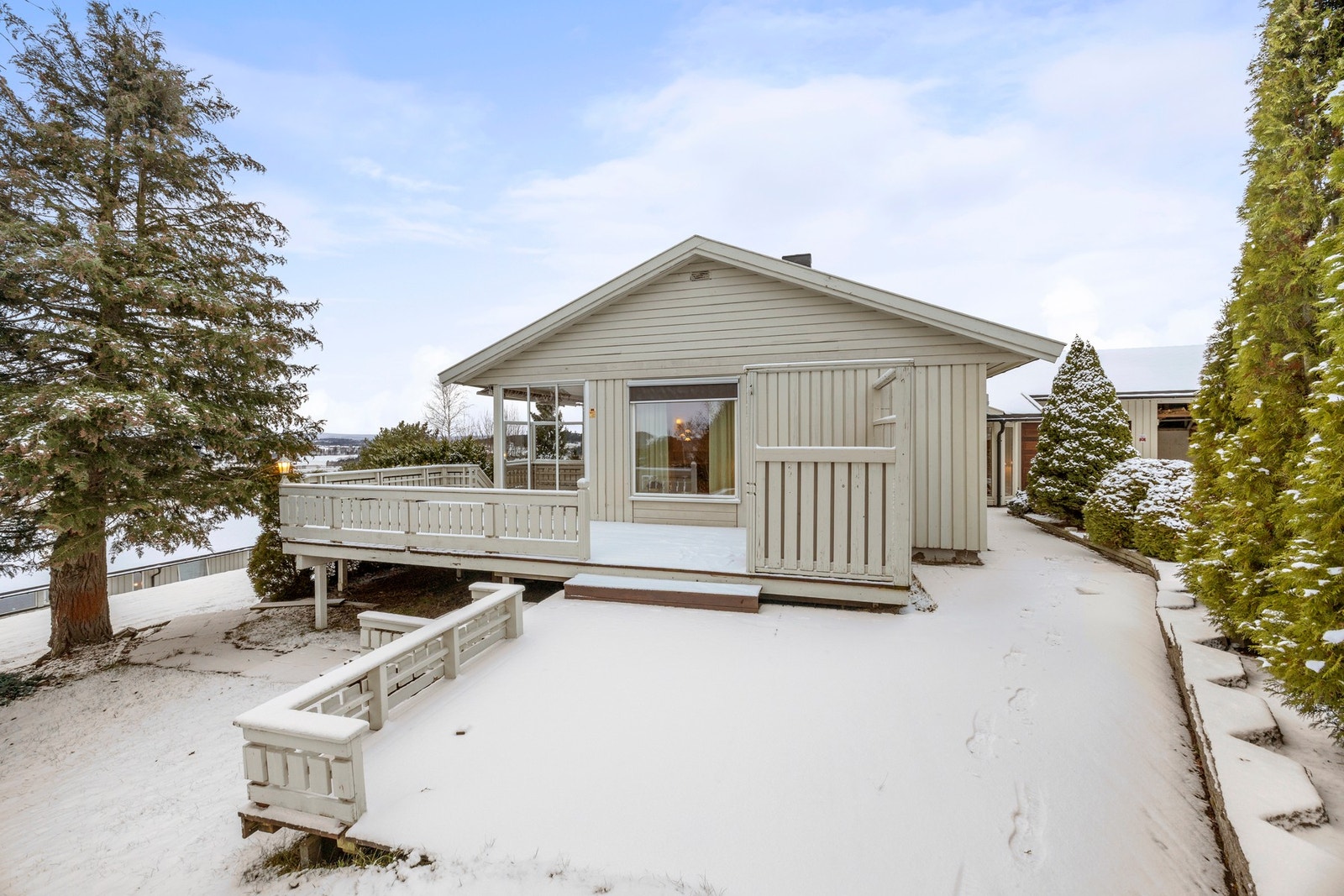 Pent opparbeidet terrasse som måler 60 kvm Galleribilde