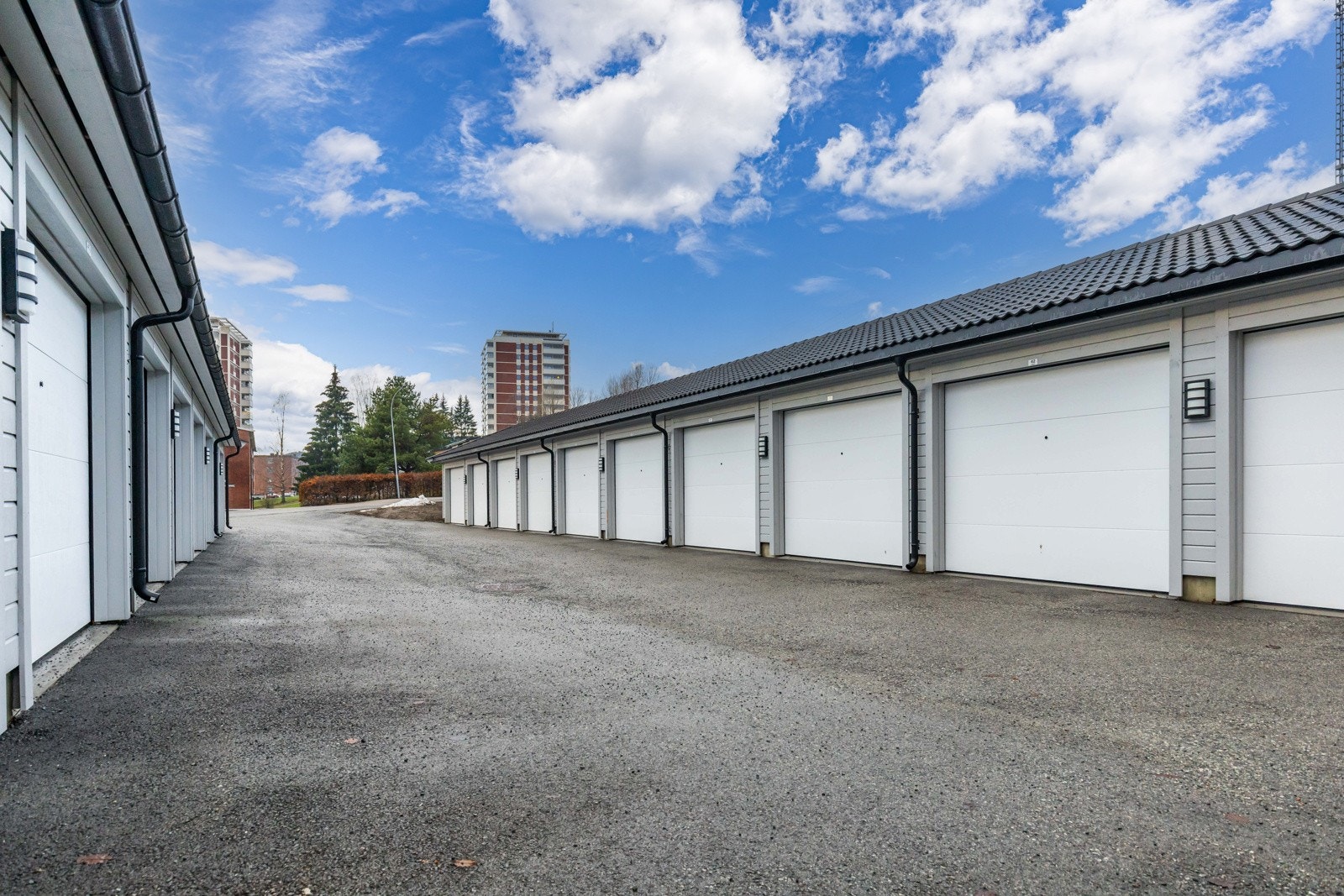 Mulighet for garasjeplass vi borettslaget. Galleribilde