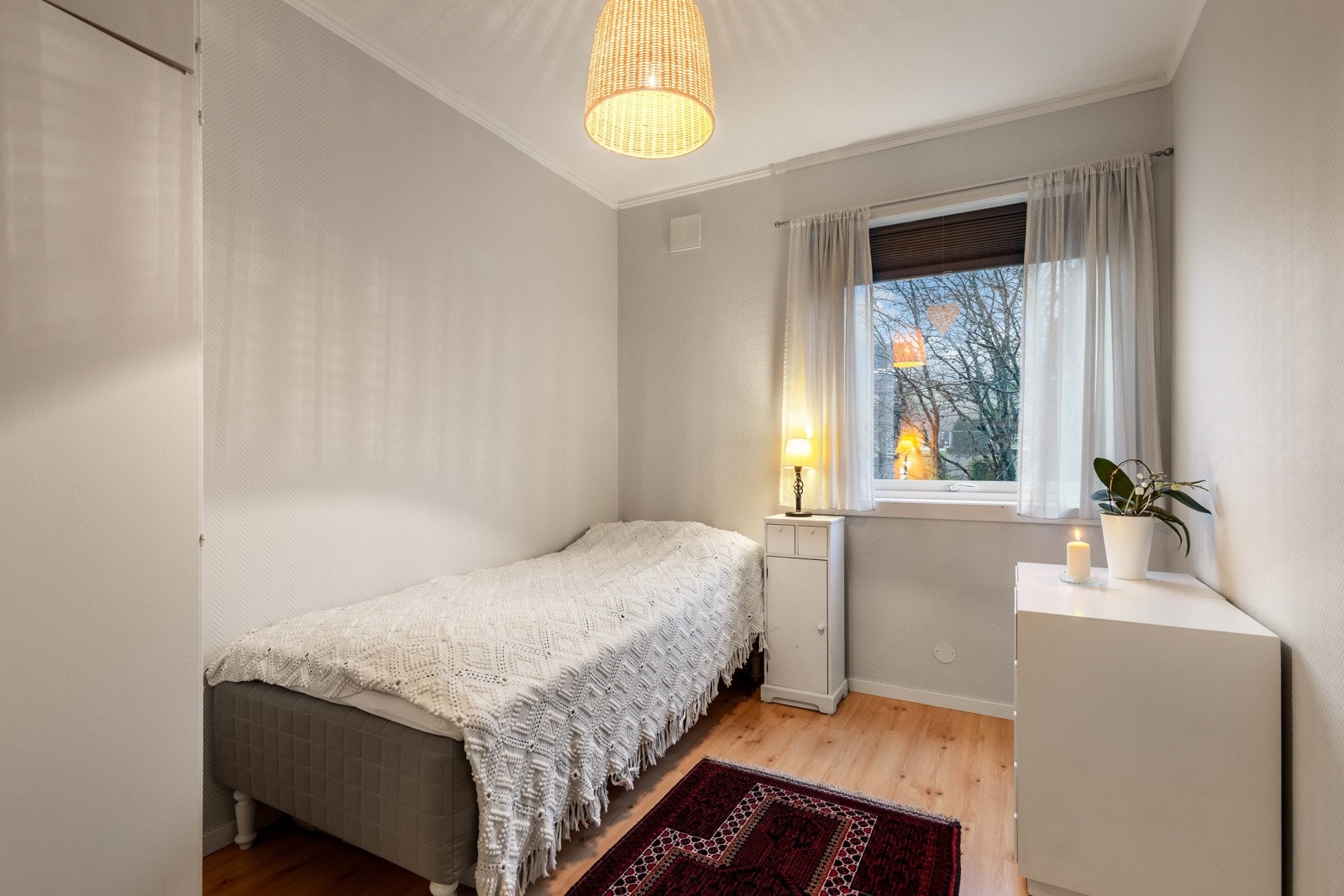 Innbydende soverom nr.2. Egner seg godt som gjeste- eller barnerom. Galleribilde