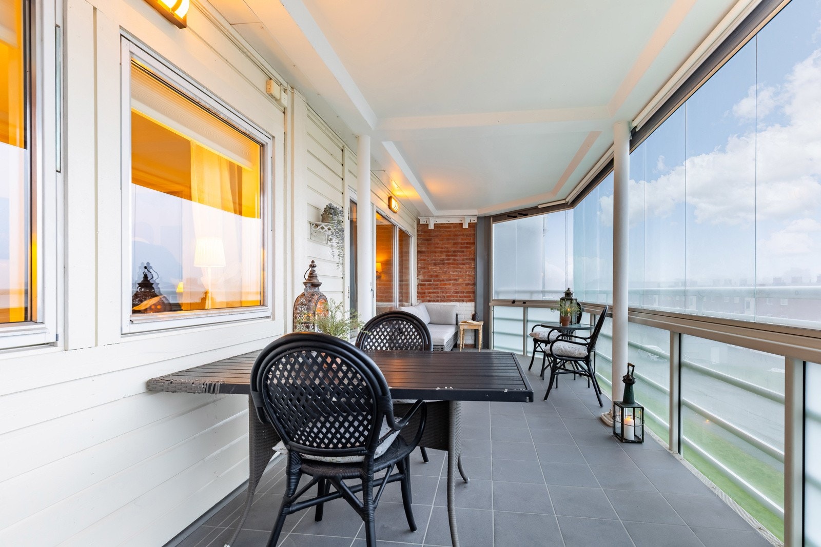 Innglasset balkong. Galleribilde