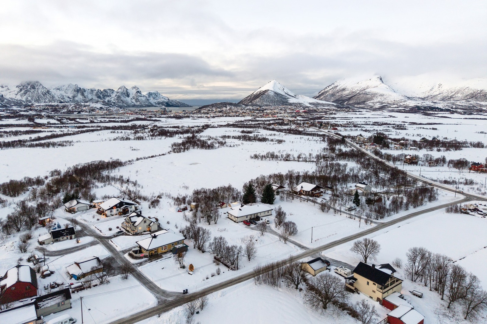 Eiendommen ligger barnevennlig til i rolige og naturskjønne omgivelser. Galleribilde