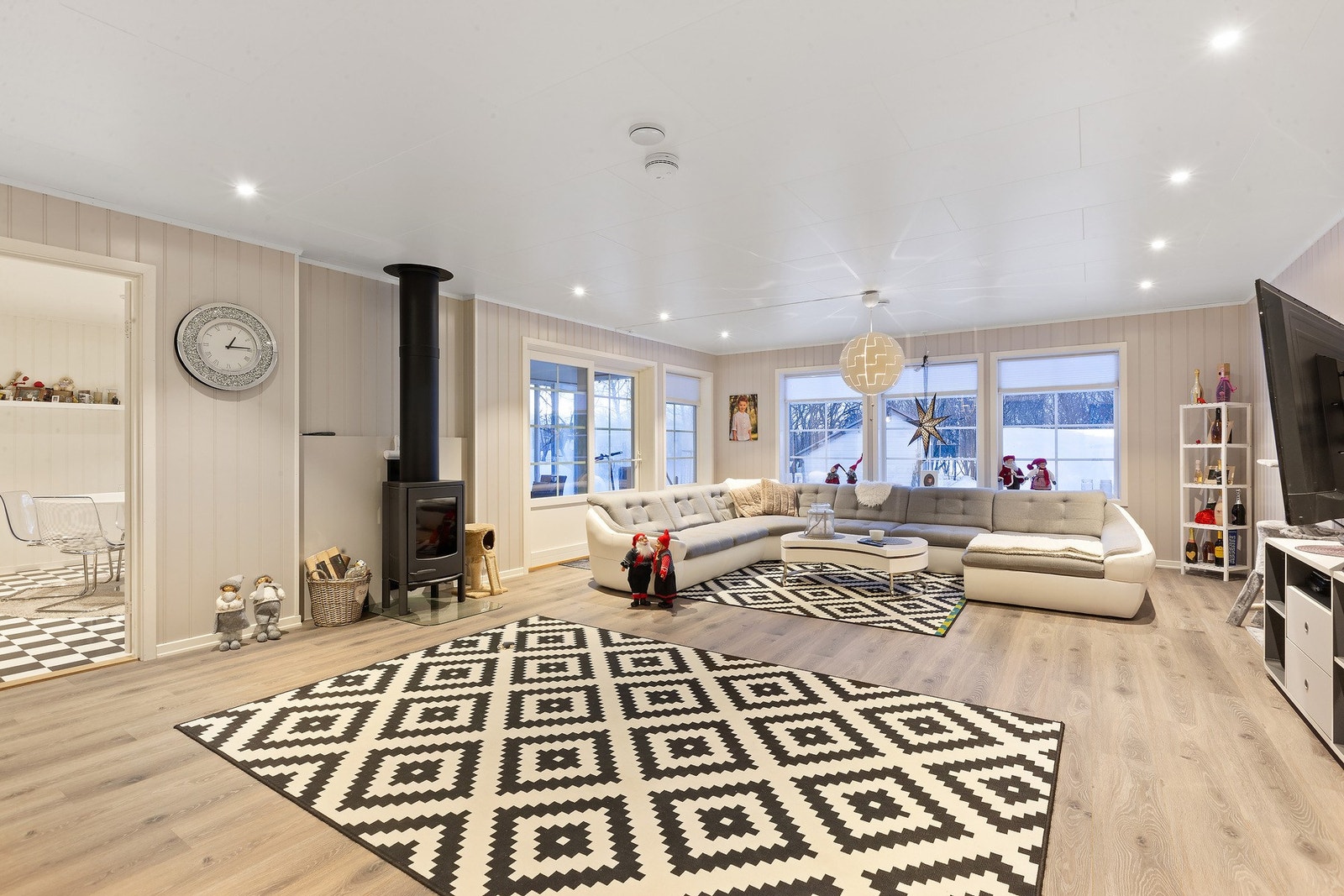 Det er adkomst til vinterhagen fra stuen. Galleribilde