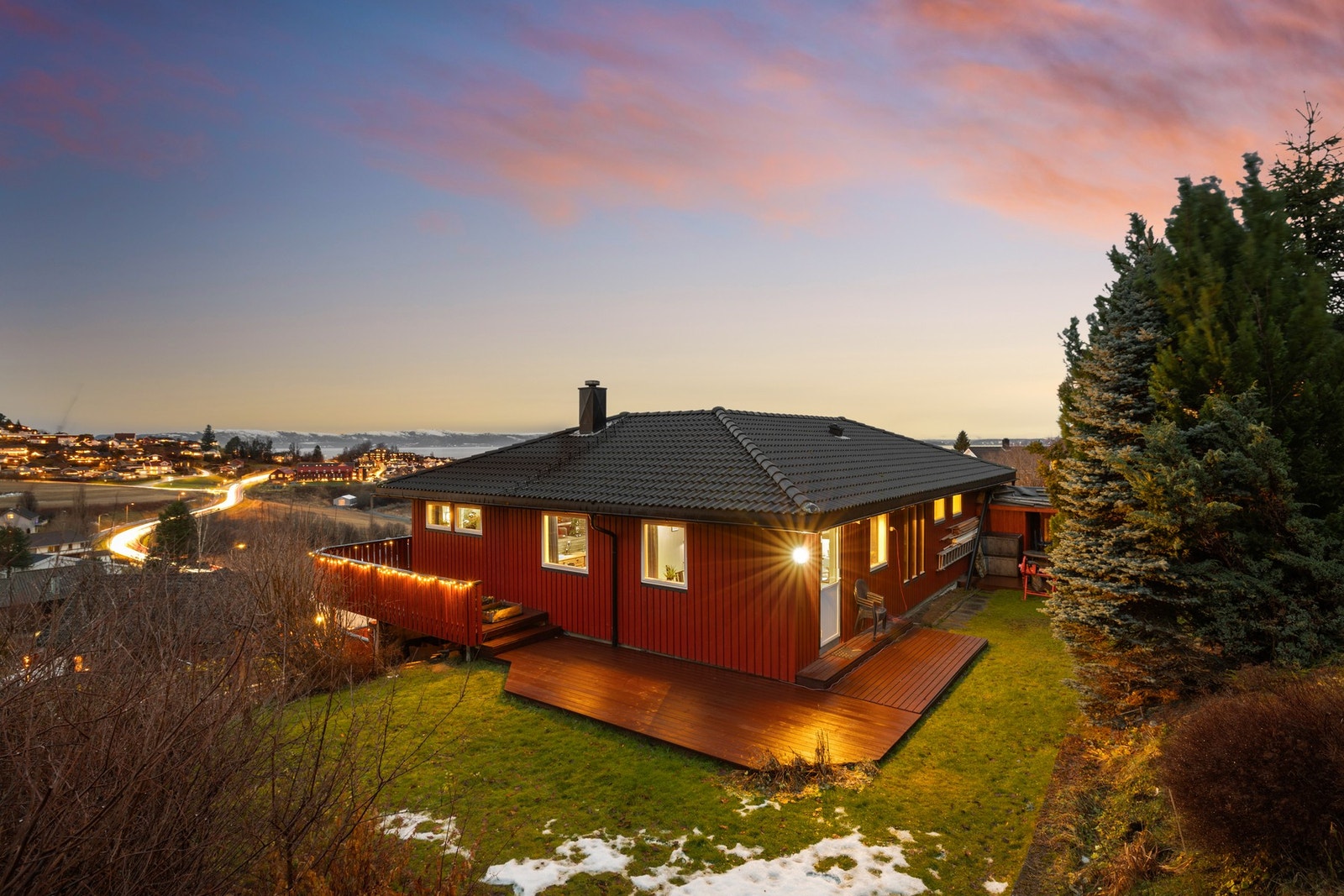 Velkommen til Skogstien 7 - Kontakt megler på 918 50 709 / morten.kjelsberg@em1.no dersom det ønskes privatvisning. Fotograf: Julian Nonstad Galleribilde