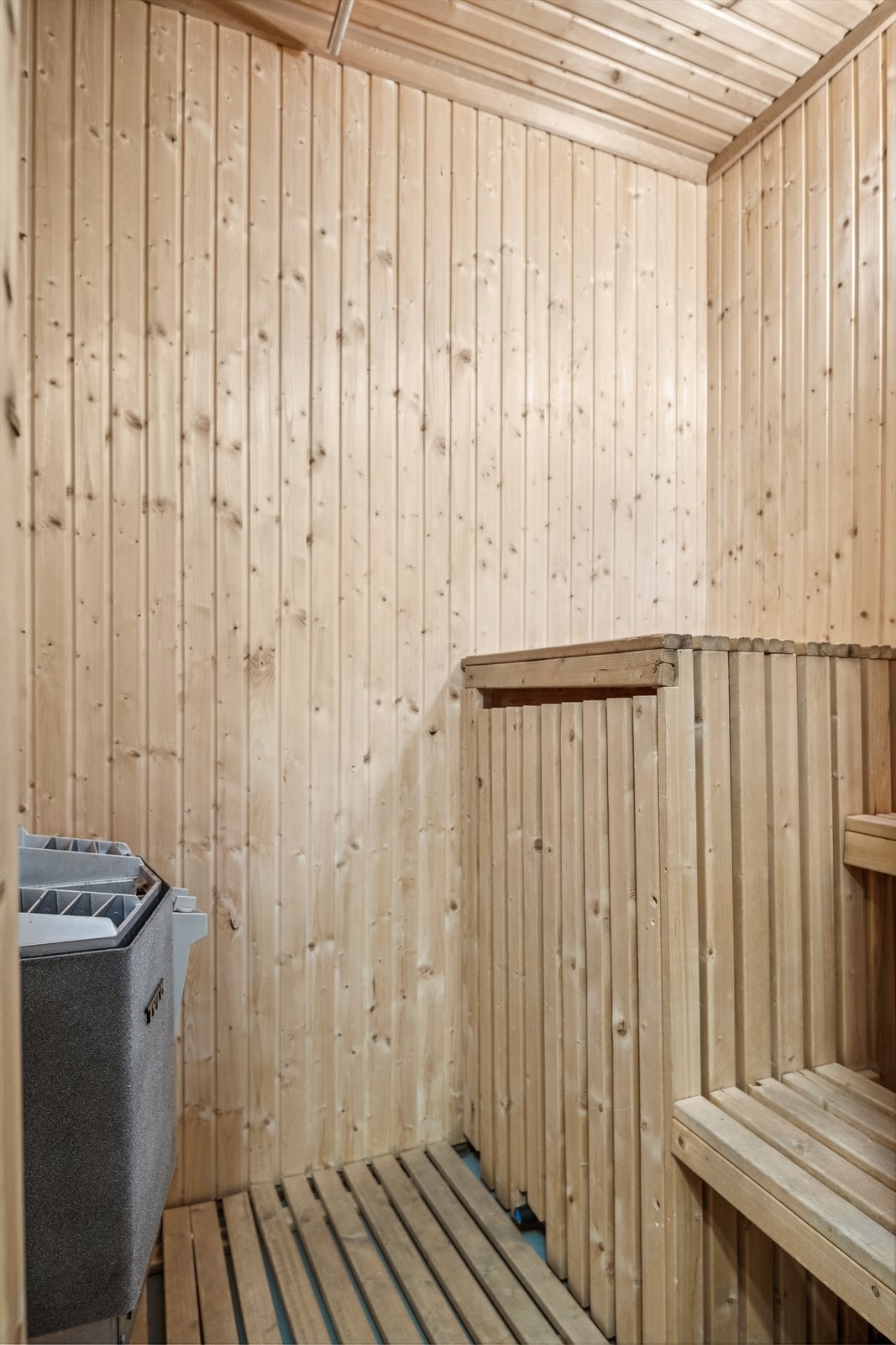 Badstue med elektrisk badstueovn Galleribilde