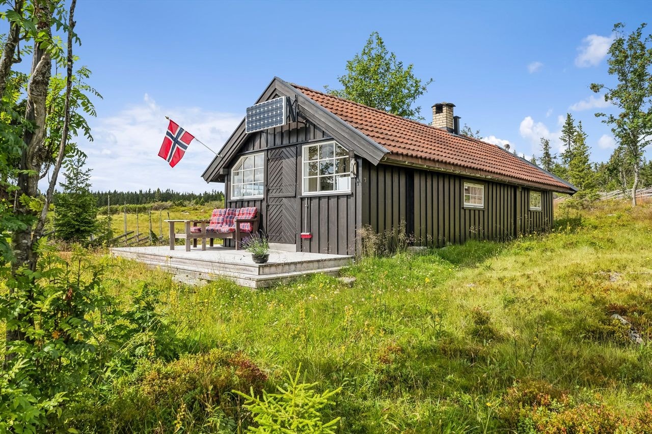 Hytta ligger i naturskjønne omgivelser på Sætervangen Nøkkelåsen. Galleribilde