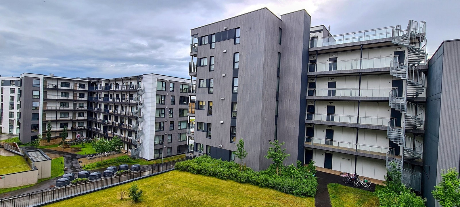 Fellesområde med god avstand til nabobygningene. Galleribilde