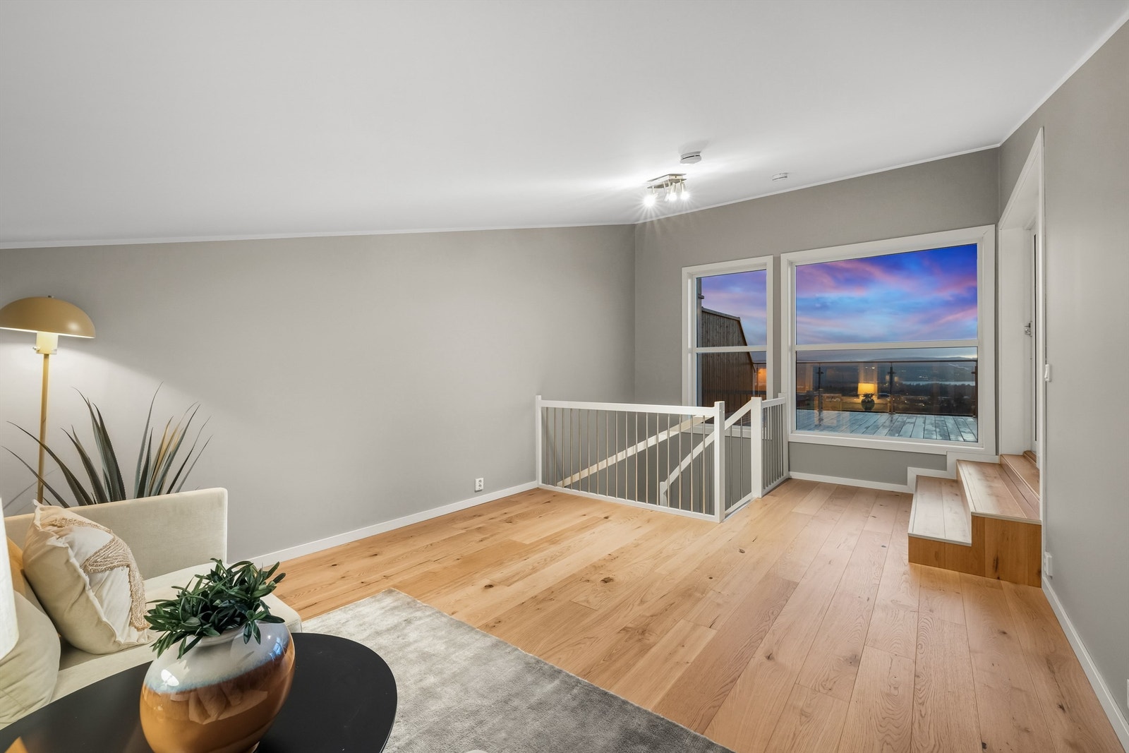 Loftstue med utgang vestvendt takterrasse Galleribilde