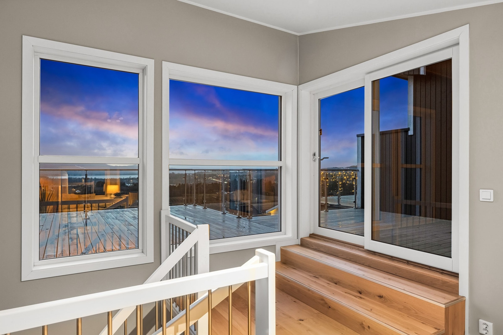 Stor takterrasse med vidstrakt utsikt Galleribilde