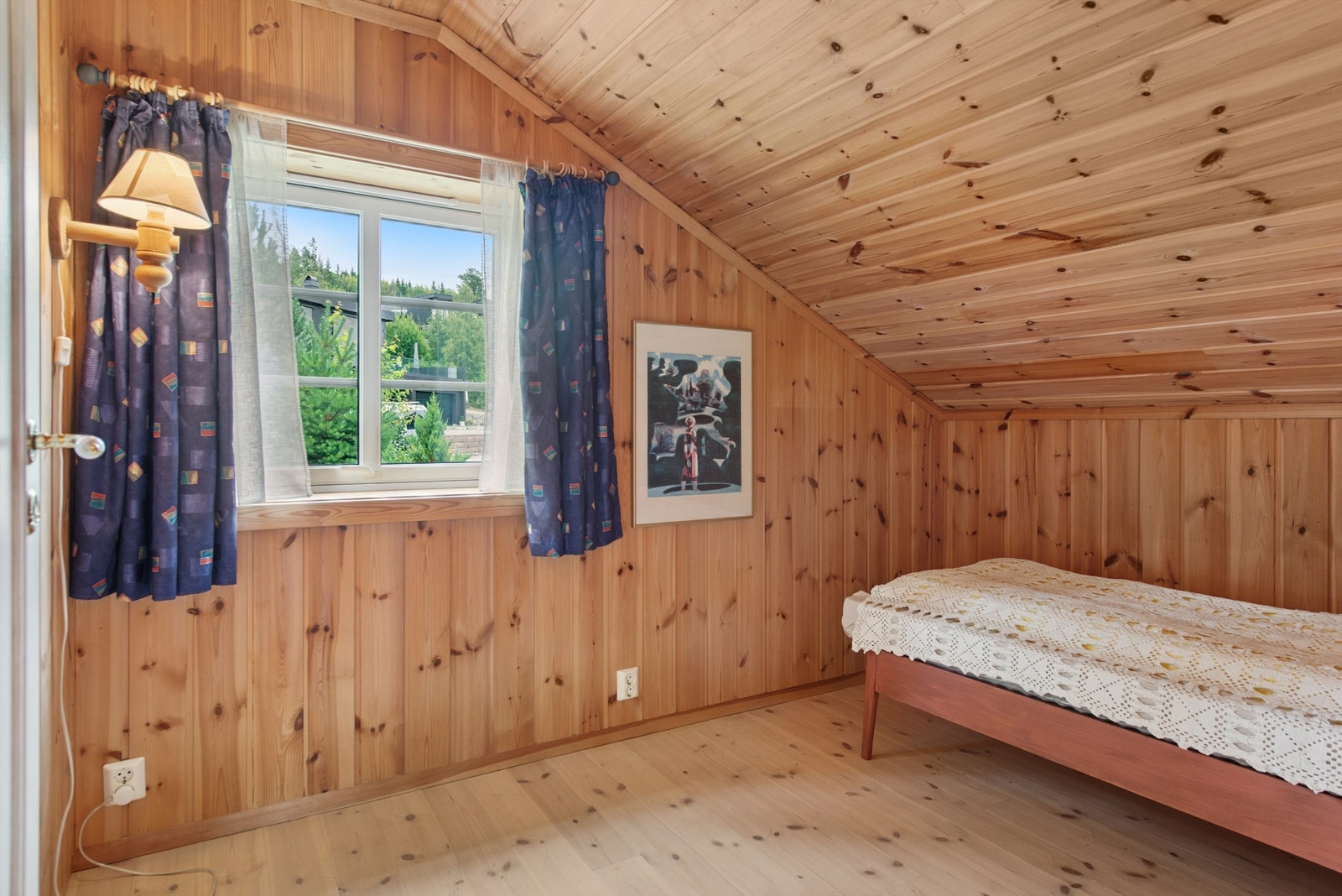 To av soverommene ble etablert i tilbygget fra 2001 Galleribilde