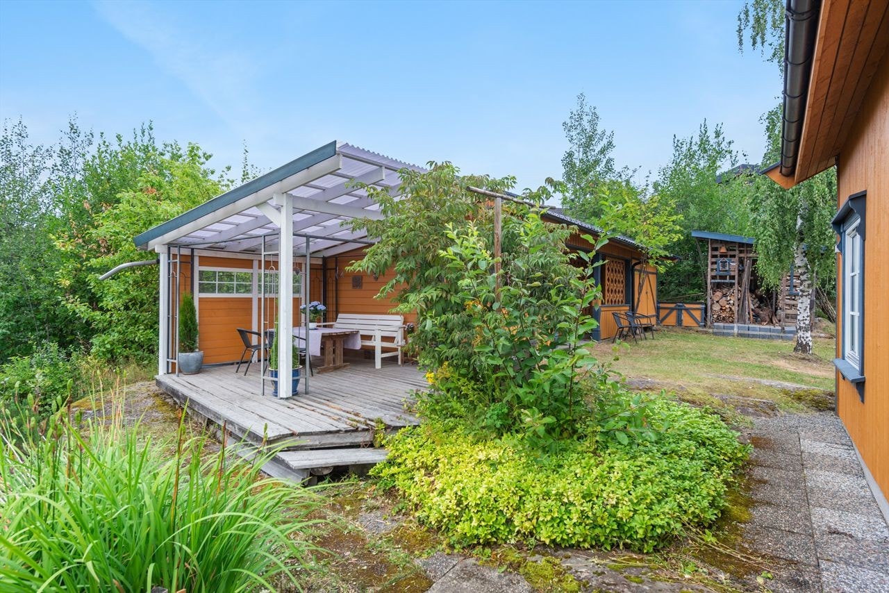 Rikelig med uteplasser i naturskjønne omgivelser Galleribilde