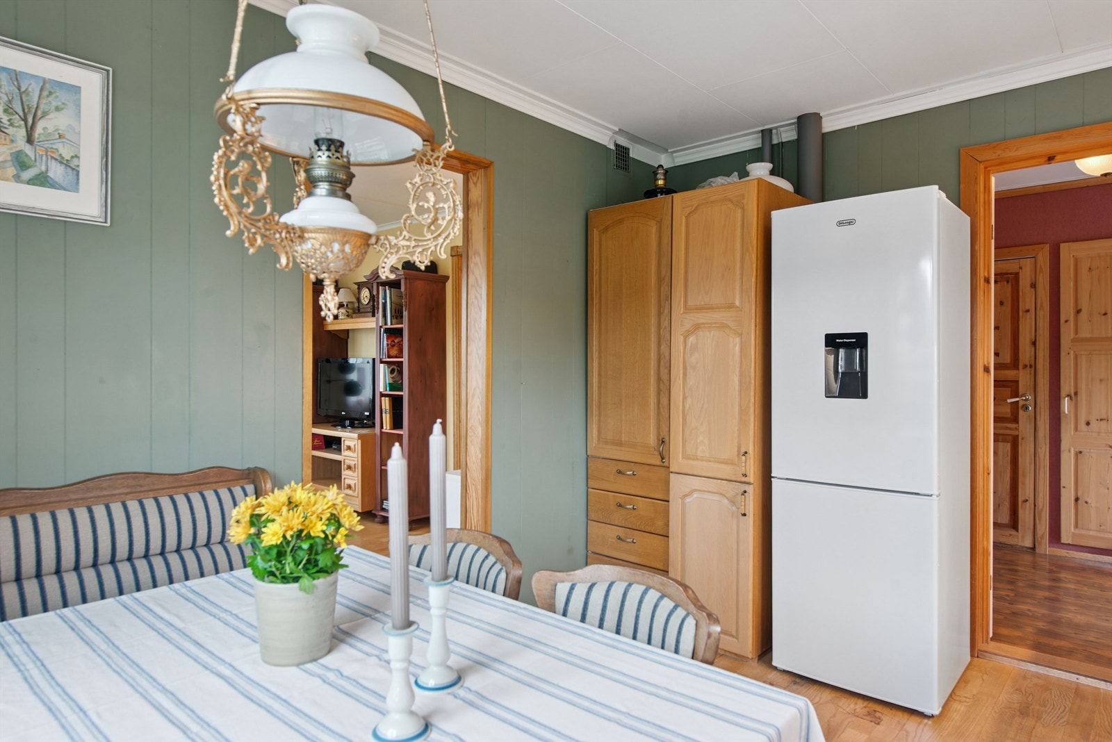 Oppvaskmaskin er integrert i innredning og ellers avsatt plass for hvitevarer Galleribilde