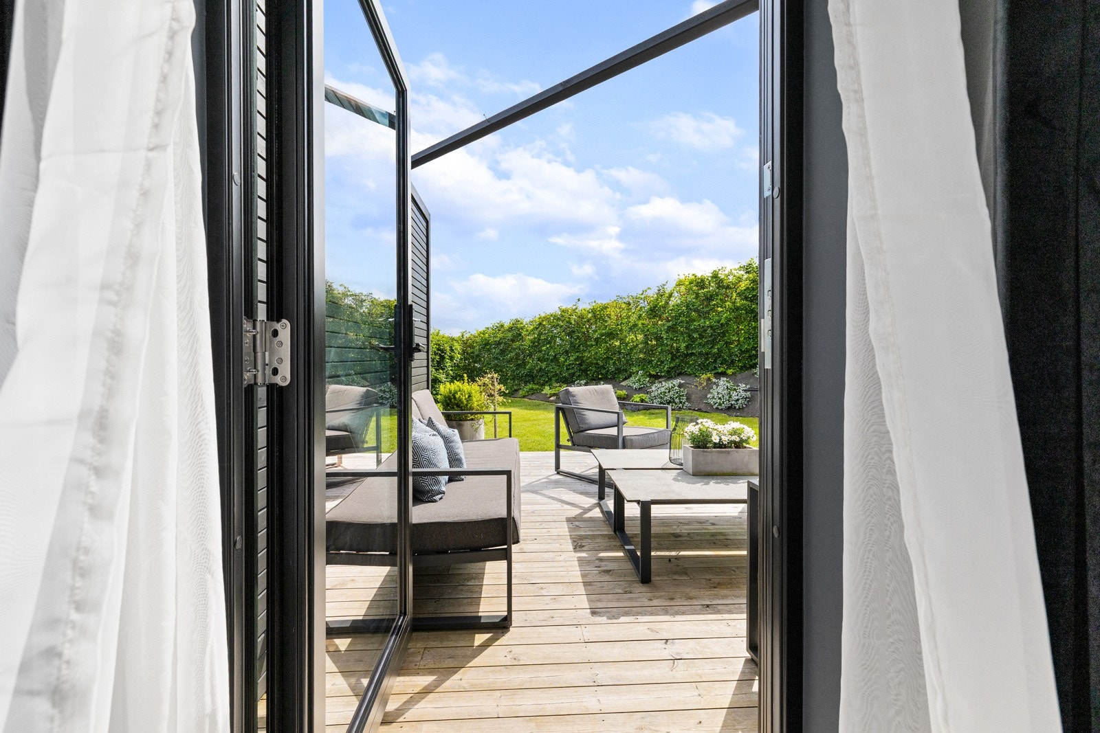 Dette soverommet har utgang til terrassen. Galleribilde