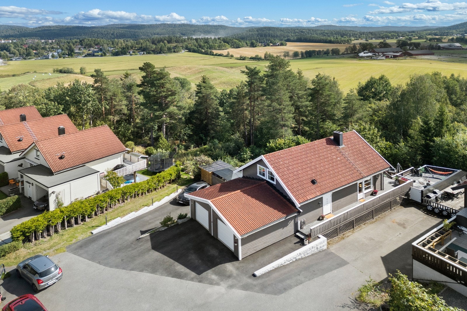 Boligen i Korallsoppveien 25A har en helt ypperlig plassering innerst på Vallerud/Sydbakken, grensende til marka. Galleribilde