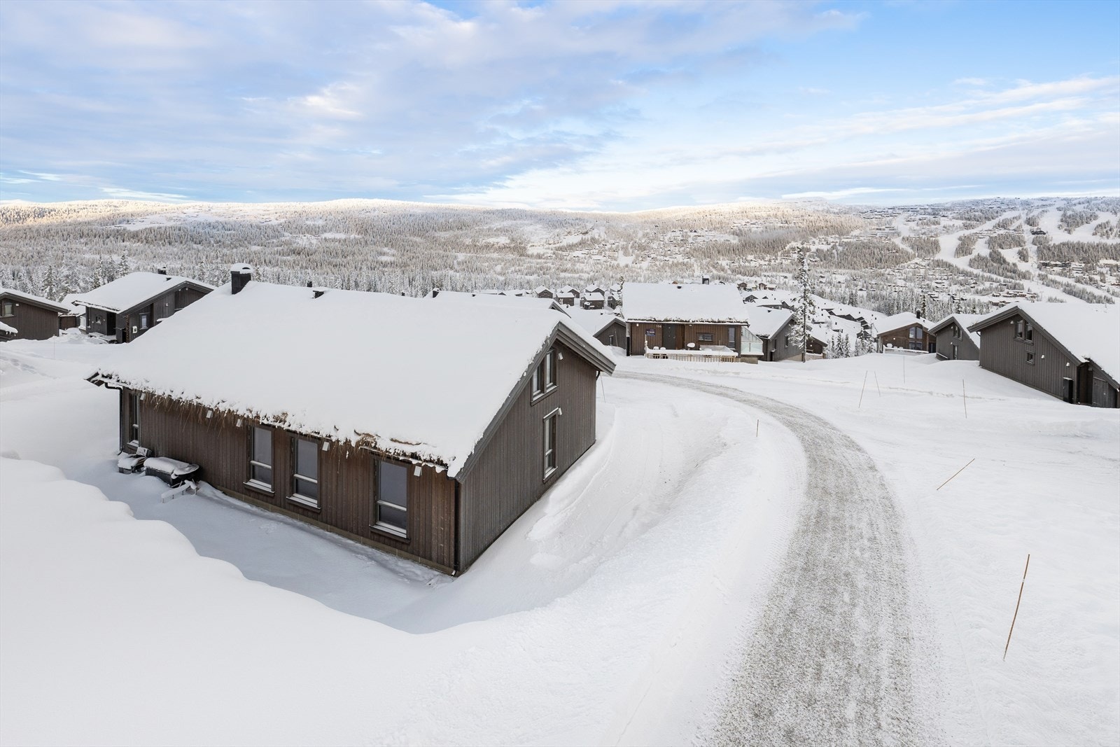 God parkeringsplass på tomten. Galleribilde