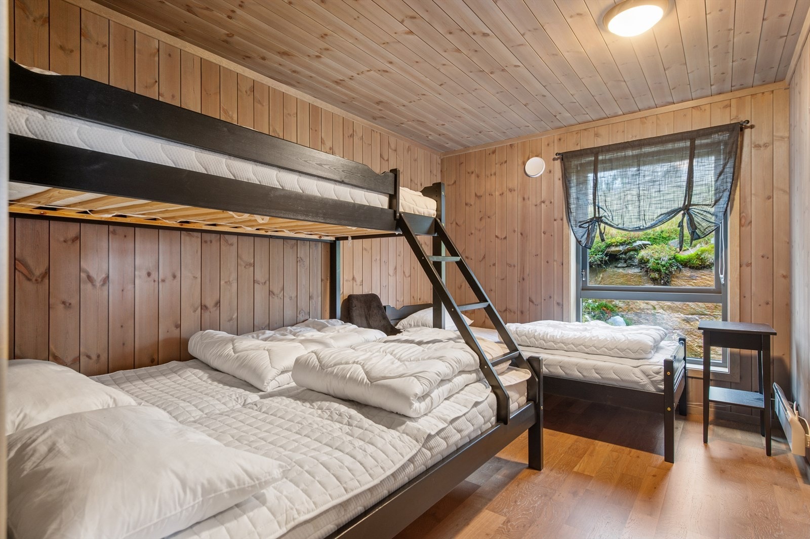 Lyst og trivelig soverom - perfekt for gjester eller barn. Galleribilde