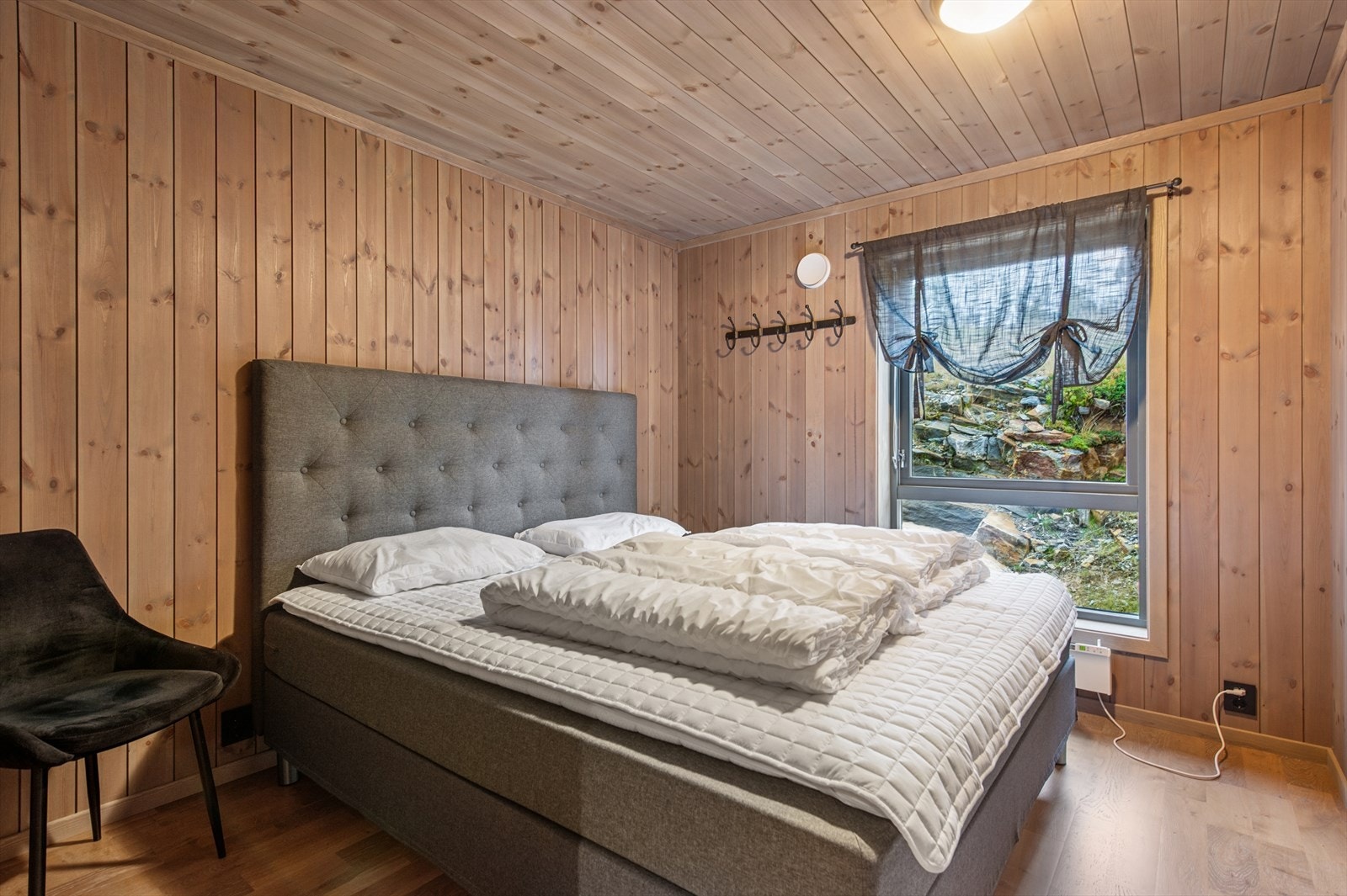 Hovedsoverom med plass til dobbeltseng og garderobe. Galleribilde