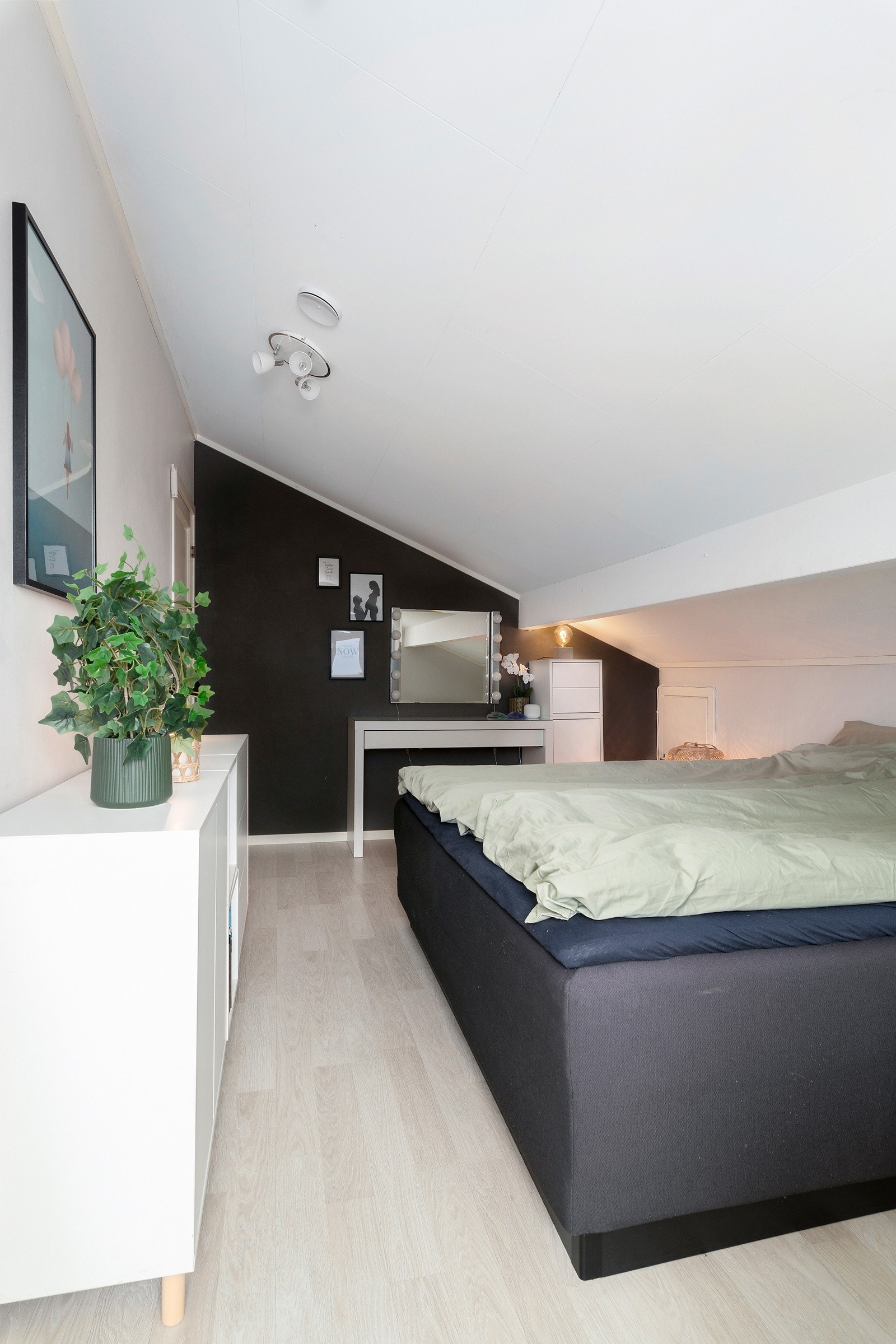 Soverom nummer en på loftet. Galleribilde