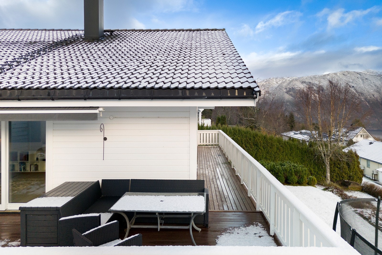 Terrassen som går rundt hovedetasjen er på hele 41 kvadrat. Galleribilde