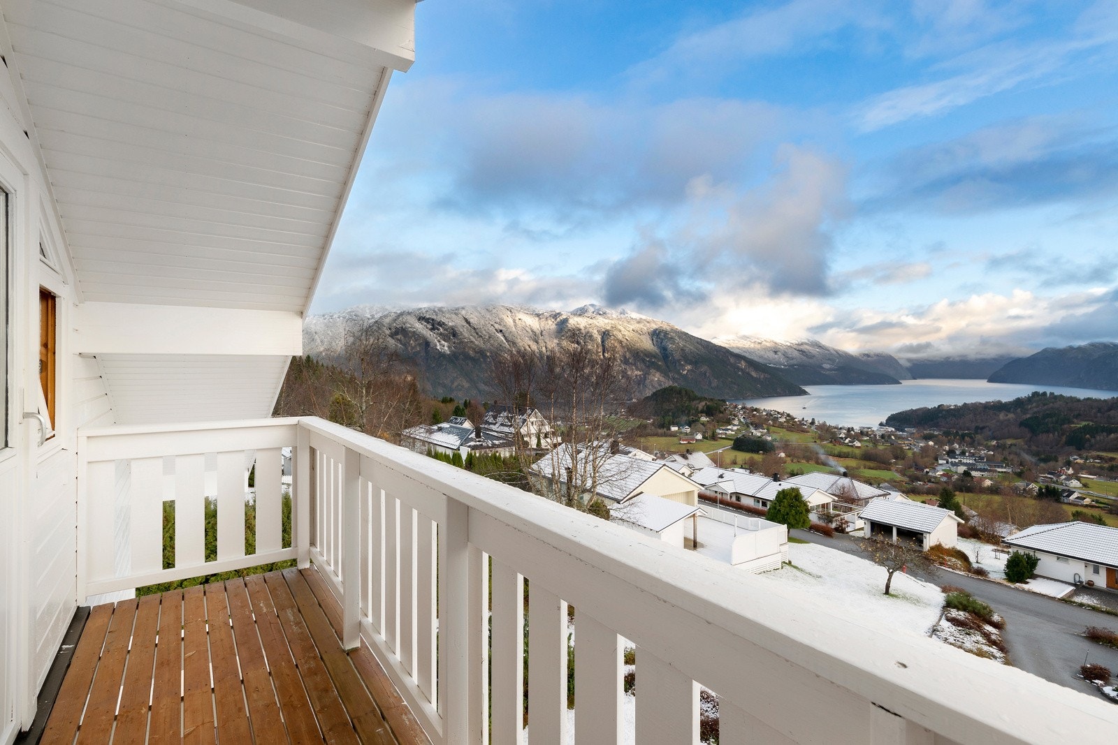 Også fra loftetasjen er det en egen veranda med fabelaktig utsikt. Galleribilde