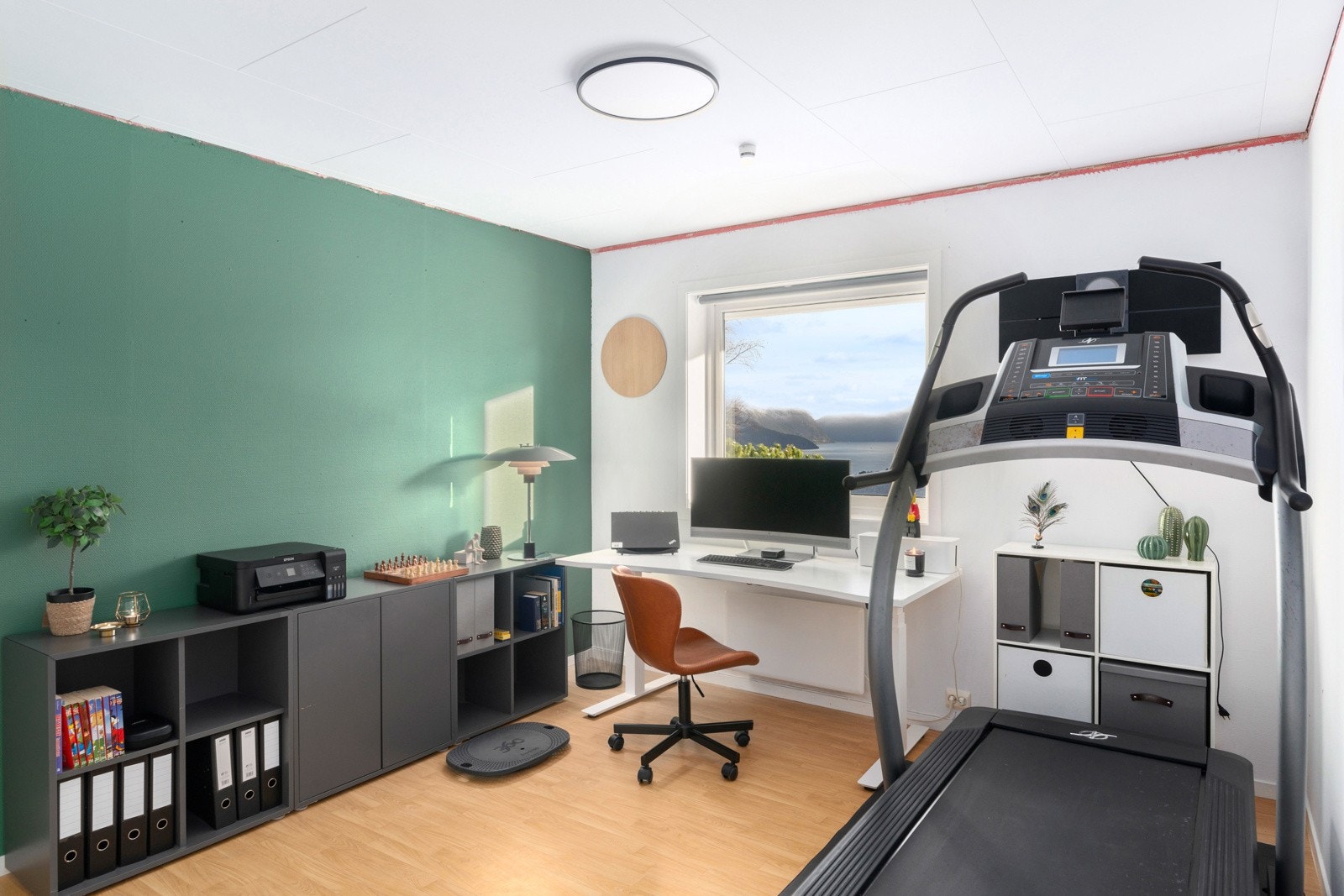 Soverom i underetasjen som i dag er benyttet som kontor og treningsrom. Galleribilde