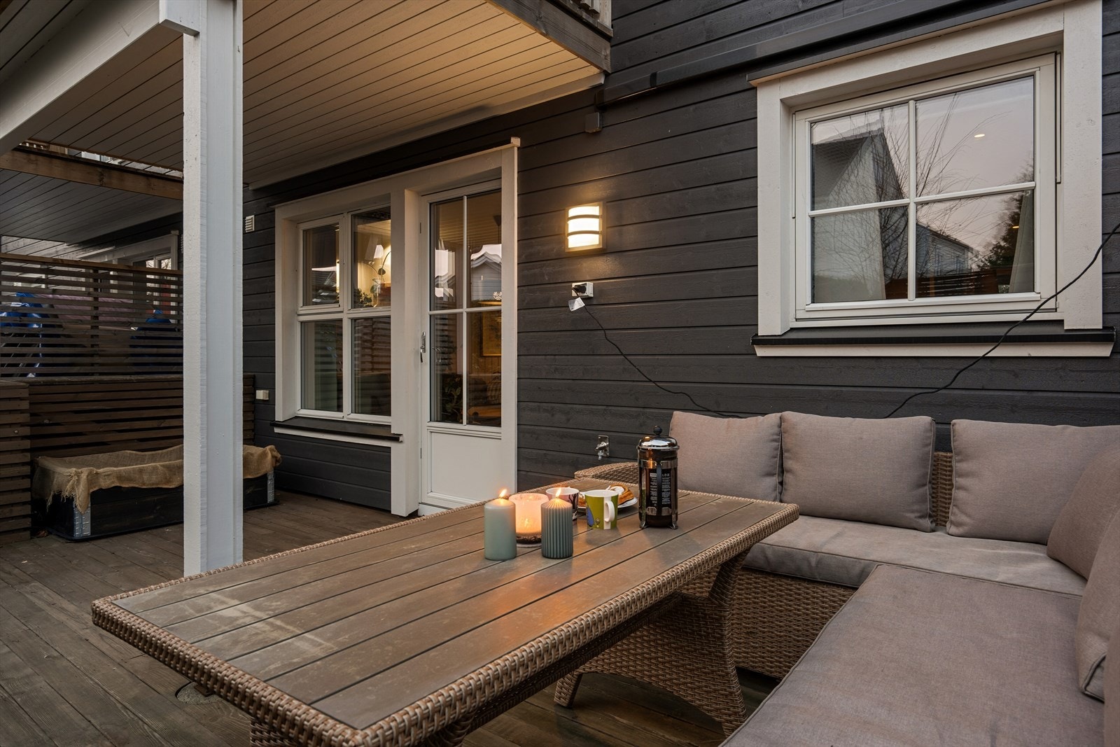 Terrasseplatting ble bygget i 2018 og gir et solid uteområde for avslapning og velvære. Galleribilde