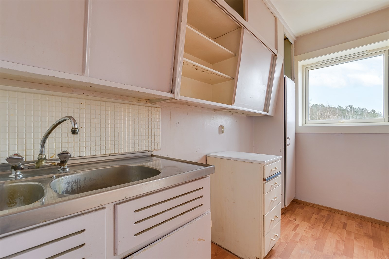 Godt med lysinnslipp på kjøkkenet Galleribilde