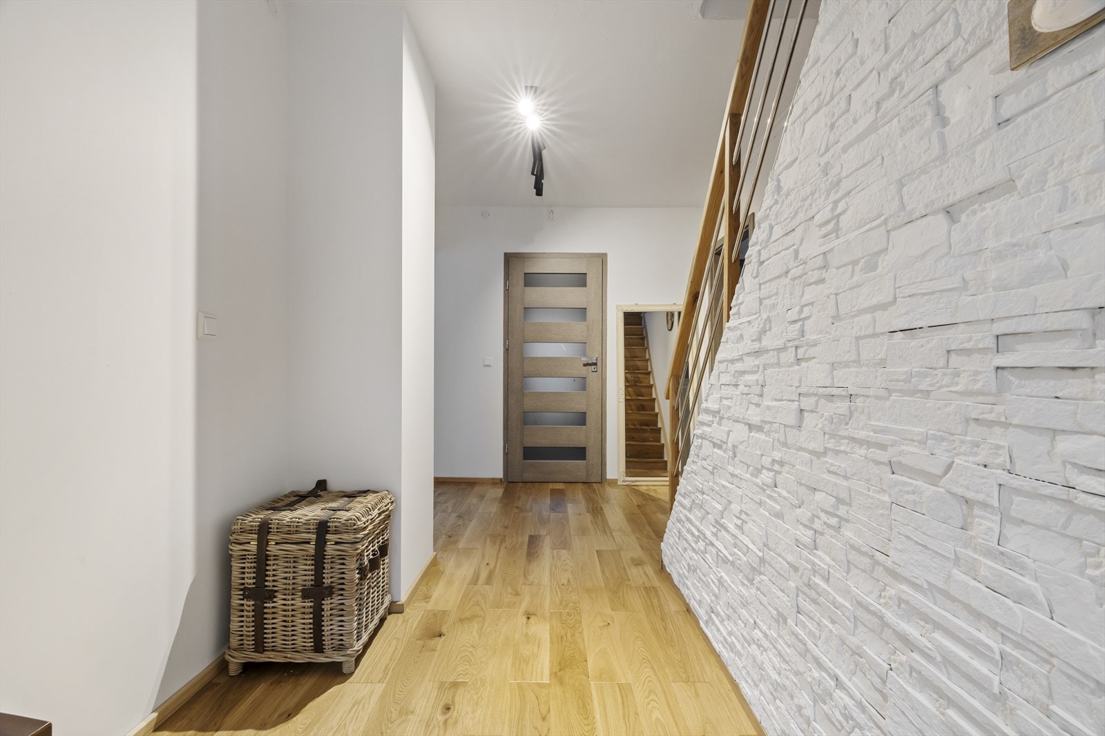 Gang med trapp til loftsetasjen Galleribilde