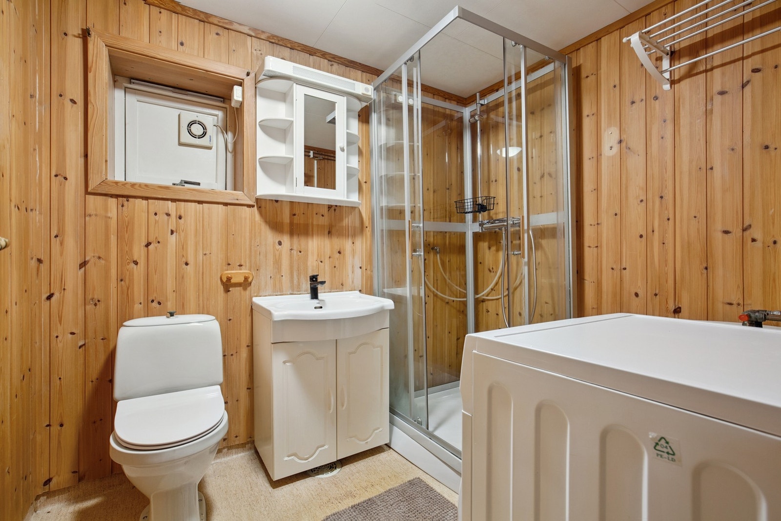 Bad til hybler i underetasje på fellesareal Galleribilde