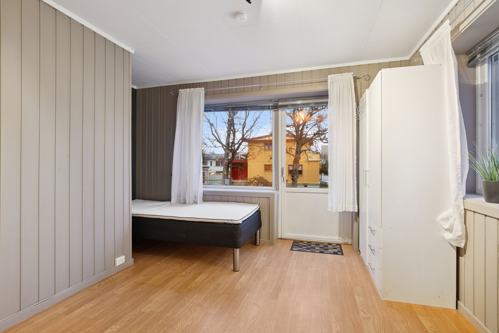 Hybel i underetasje Galleribilde