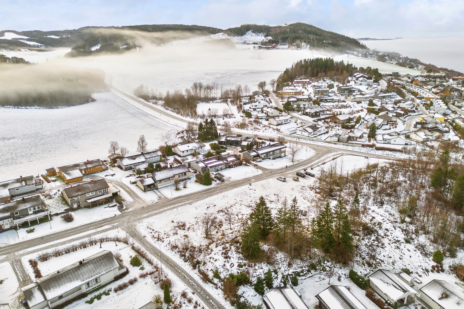 Kanefartsvegen er en del av et rolig og stille område med rusleavstand til barnehage, barneskole og fotballanlegg. Galleribilde