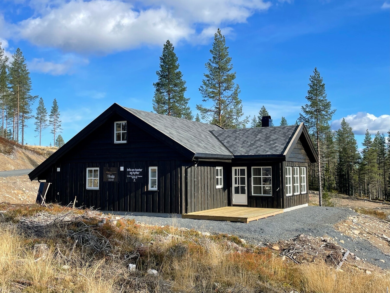 Mattisstua er navnet på kaféen som ligger i foten av skianlegget. Her kan du nyte et godt måltid i en moderne, og til tider pulserende atmosfære. Bildet er ikke av selve hytta. Galleribilde