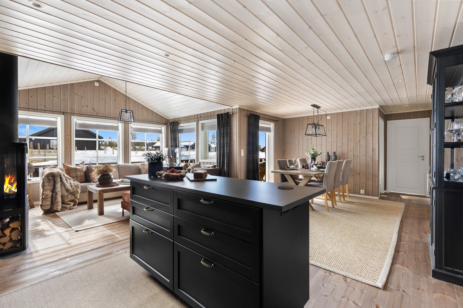 Kjøkkeninnredning fra Ikea, i modell Bodbyn i off white farge. Bildet er ikke av selve hytta. Galleribilde