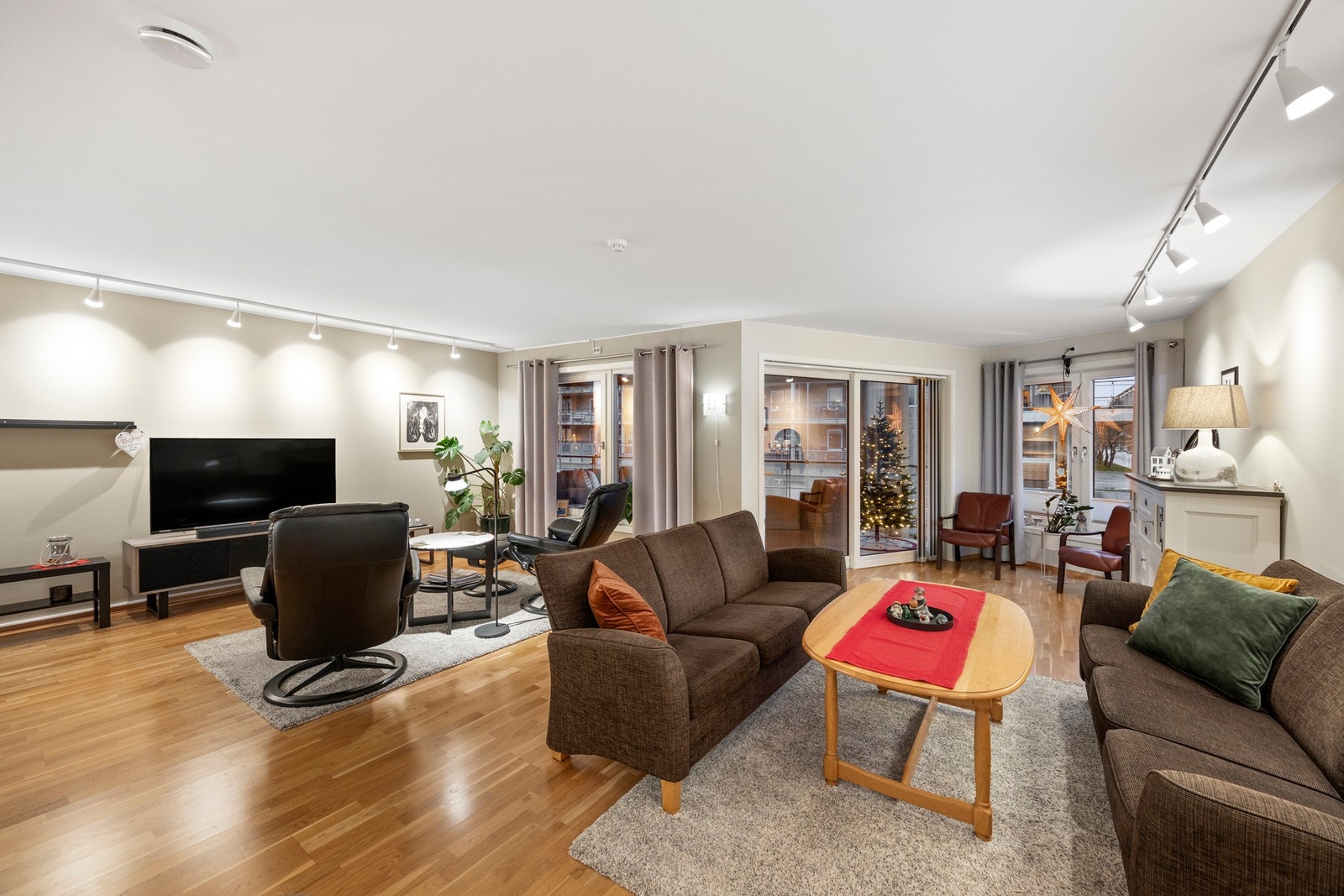 Lysskinnene sørger for god grunnbelysning Galleribilde