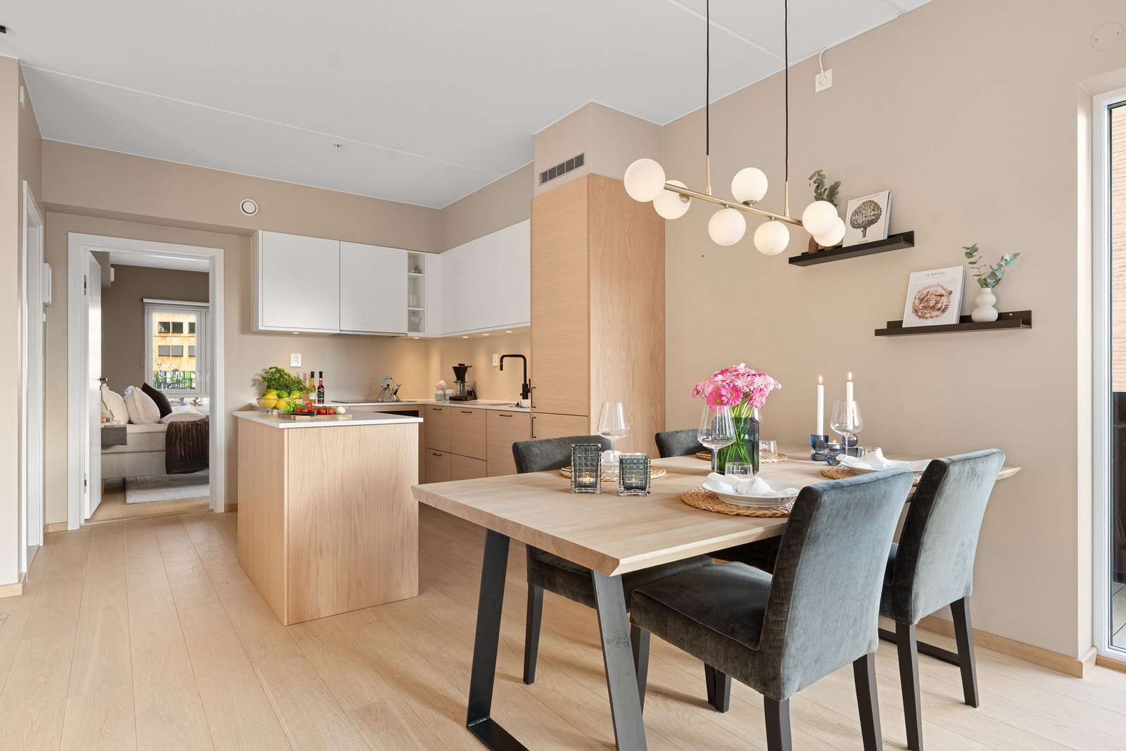 Vegger i fargene Macchiato og Muskattnøtt fra Jotun Galleribilde