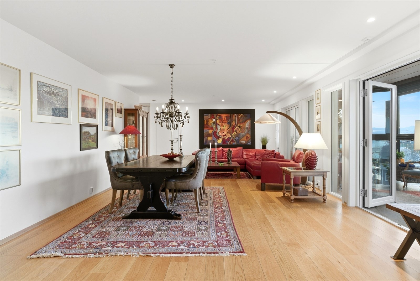 Flotte detaljer med downlights i tak. Galleribilde