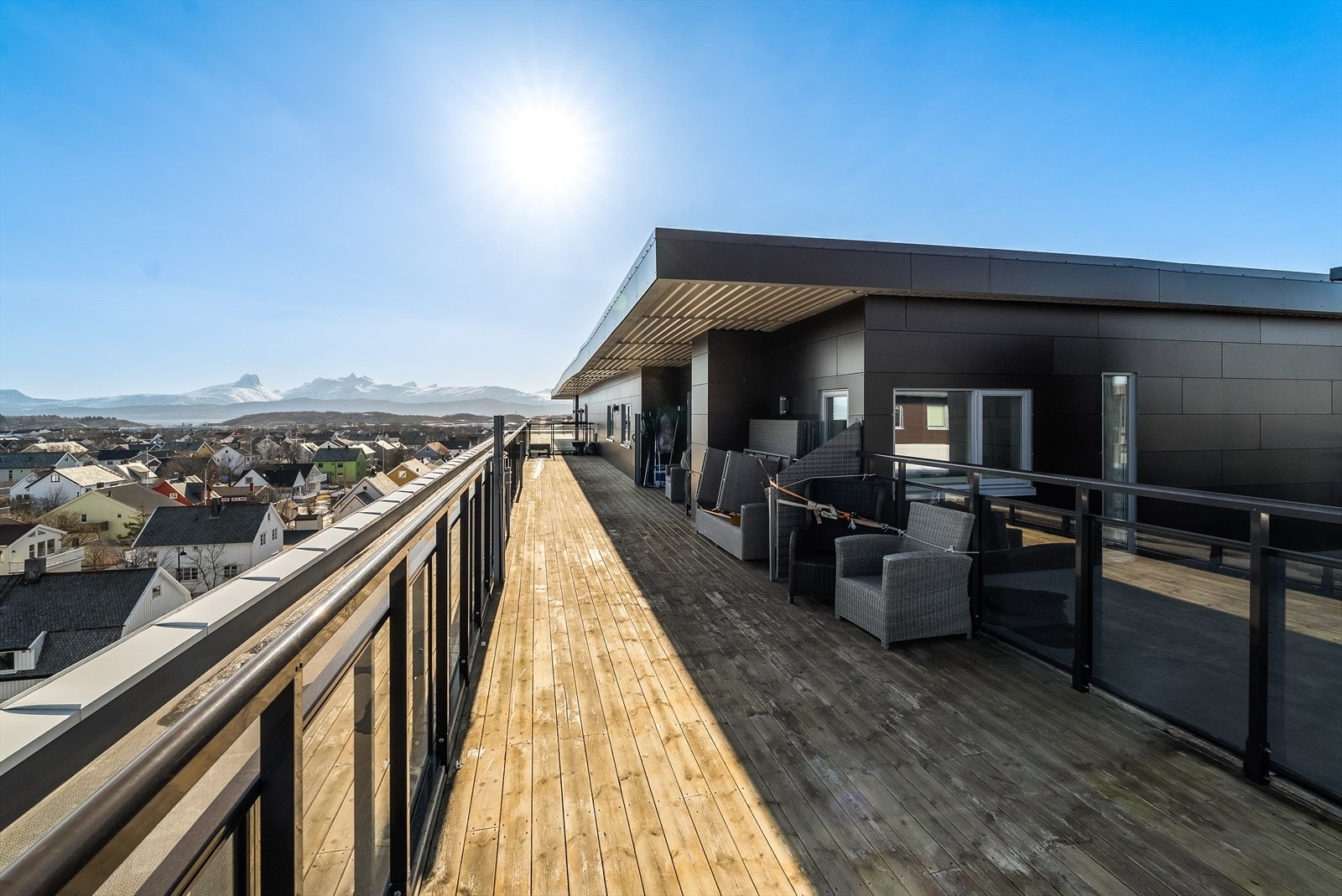 Leiligheten kan skilte med fantastiske lys- og solforhold. Galleribilde