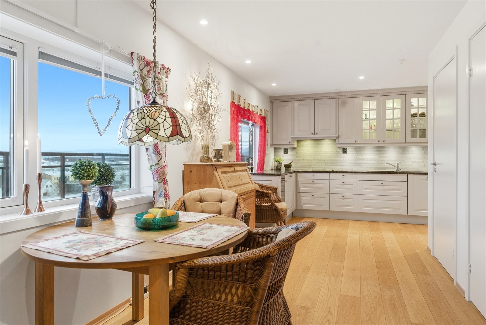 I kjøkkensonen er det også anledning for å ha en spisegruppe. Galleribilde